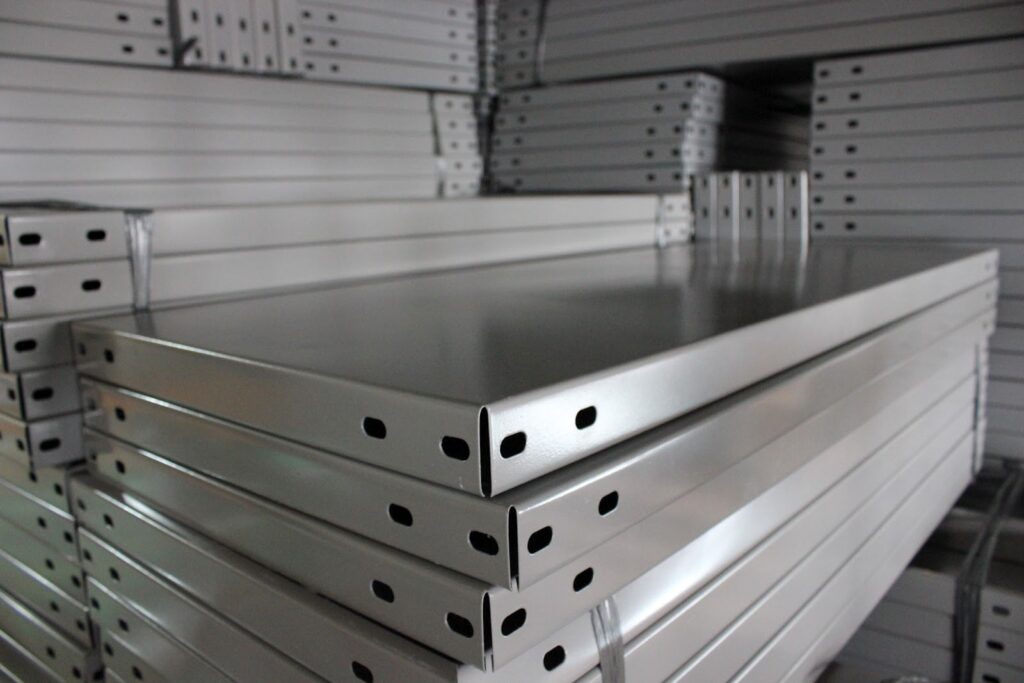 RAK BESI GUDANG SIKU LUBANG SUSUN SERBAGUNA TIPE JN-20 RAJA RAK, Solusi Penyimpanan Serbaguna untuk Berbagai Kebutuhan Bisnis & Rumah Tangga