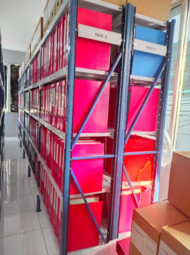 RAK BESI SUSUN GUDANG ARSIP KANTOR, PEMASANGAN DI JATIBENING – BEKASI, DIPASANG OLEH TIM RAJA RAK SUPERMARKET | RAJARAKSUPERMARKET.COM