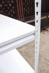 RAK BESI SIKU LUBANG BOLTLESS SLOTTED ANGLE TIPE GTM-100 UKURAN 118x55x240 CM, 5 SUSUN SHELVING, WARNA PUTIH | RAJA RAK SUPERMARKET