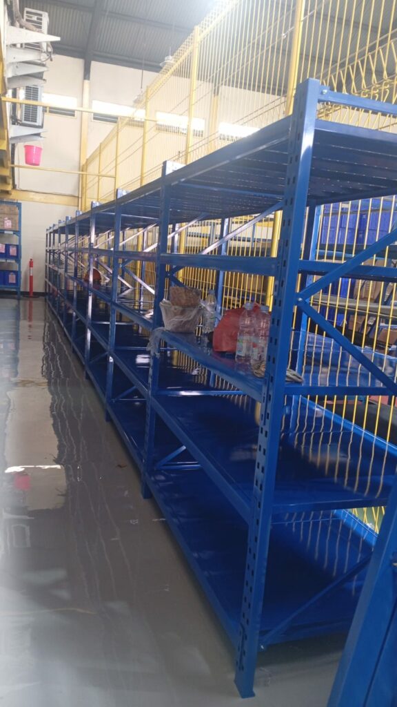Rak Besi Gudang Light Duty Load 300 Kg/Susun di PLN Kreo Tangerang oleh Tim RAJA RAK SUPERMARKET (Rajaraksupermarket.com)