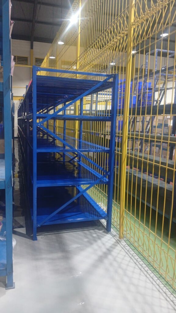 Rak Besi Gudang Light Duty Load 300 Kg/Susun di PLN Kreo Tangerang oleh Tim RAJA RAK SUPERMARKET (Rajaraksupermarket.com)
